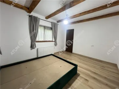 De vanzare cabana cu 7 camere 7 bai si teren 1000 mp in Avrig zona Mlaci - foto 11