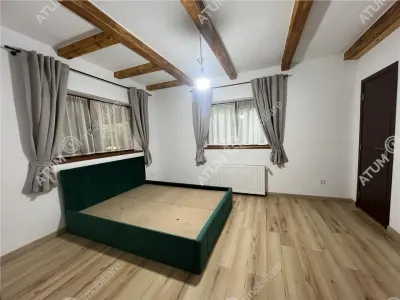 De vanzare cabana cu 7 camere 7 bai si teren 1000 mp in Avrig zona Mlaci - foto 15