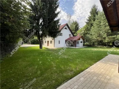 De vanzare cabana cu 7 camere 7 bai si teren 1000 mp in Avrig zona Mlaci - foto 3