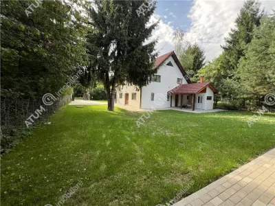 De vanzare cabana cu 7 camere 7 bai si teren 1000 mp in Avrig zona Mlaci - foto 24
