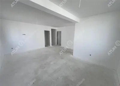 Casa de vanzare cu 4 camere 2 bai 2 balcoane si curte libera de 50 mp situata in zona Calea Cisnadiei din Sibiu - foto 2