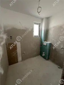 Casa de vanzare cu 4 camere 2 bai 2 balcoane si curte libera de 50 mp situata in zona Calea Cisnadiei din Sibiu - foto 12