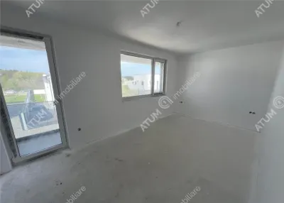 Casa de vanzare cu 4 camere 2 bai 2 balcoane si curte libera de 50 mp situata in zona Calea Cisnadiei din Sibiu - foto 3