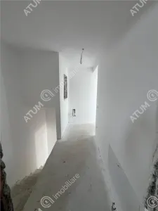 Casa de vanzare cu 4 camere 2 bai 2 balcoane si curte libera de 50 mp situata in zona Calea Cisnadiei din Sibiu - foto 21