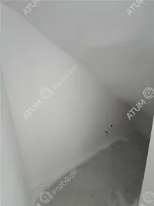 Casa de vanzare cu 4 camere 2 bai 2 balcoane si curte libera de 50 mp situata in zona Calea Cisnadiei din Sibiu - foto 23