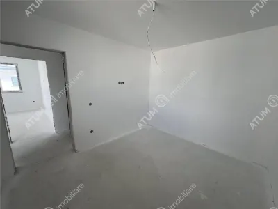 Casa de vanzare cu 4 camere 2 bai 2 balcoane si curte libera de 50 mp situata in zona Calea Cisnadiei din Sibiu - foto 6