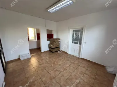 Spatiu comercial cu acces din strada de inchiriat in zona Calea Dumbravii din Sibiu - foto 5