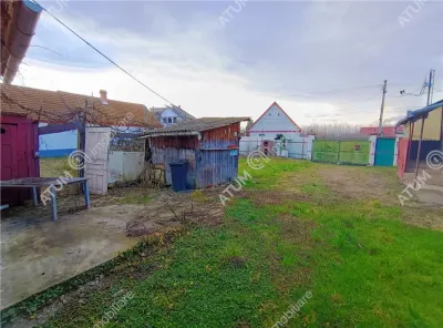De vanzare casa cu 4 camere si 1650 mp teren in Porumbacu de Jos jud Sibiu - foto 13