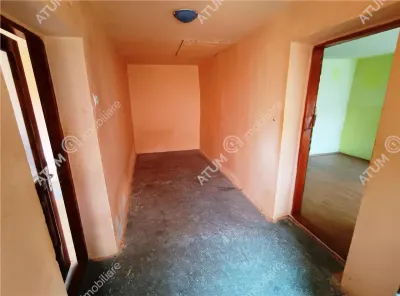 De vanzare casa cu 4 camere si 1650 mp teren in Porumbacu de Jos jud Sibiu - foto 22