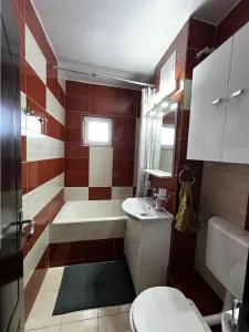 De vanzare apartament renovat cu 3 camere de 71 mp la etaj interemdiar zona Vasile Aaron din Sibiu - foto 8