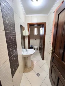 De inchiriat spatiu cu suprafata 114 mp pretabil domenii comerciale situat la parter in zona Garii din Sibiu - foto 9