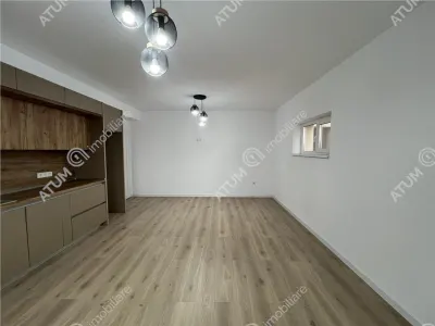 De vanzare apartament cu 3 camere decomandate cu 2 balcoane si loc de parcare in zona Calea Surii Mici - foto 2