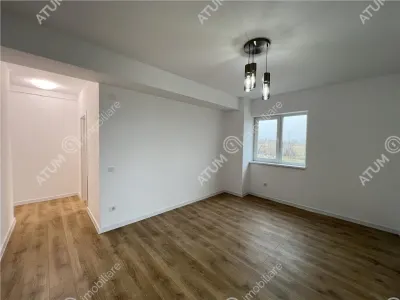 De vanzare apartament de 3 camere decomandate cu 2 bai si loc de parcare in zona Calea Surii Mici - foto 1