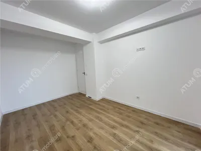 De vanzare apartament de 3 camere decomandate cu 2 bai si loc de parcare in zona Calea Surii Mici - foto 16