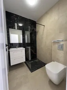 De vanzare apartament de 3 camere decomandate cu 2 bai si loc de parcare in zona Calea Surii Mici - foto 7