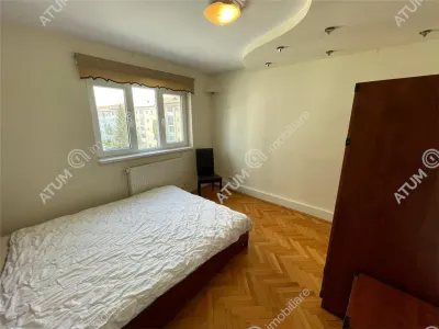 De inchiriat apartament cu 2 camere decomandate cu balcon si pivnita in zona centrala din Sibiu - foto 4