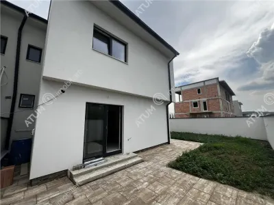 De vanzare casa cu 4 camere decomandate 2 bai si teren de 200 mp in Selimbar zona Triajului - foto 5