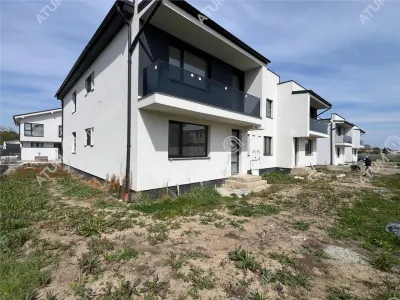 Casa de vanzare cu 3 camere 2 bai si curte libera de 170 mp situata in zona Calea Cisnadiei din Sibiu - foto 14