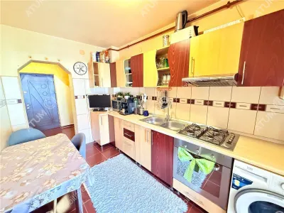 Garsoniera decomandata 44 mp utili de vanzare in Selimbar zona Pictor Brana - foto 8