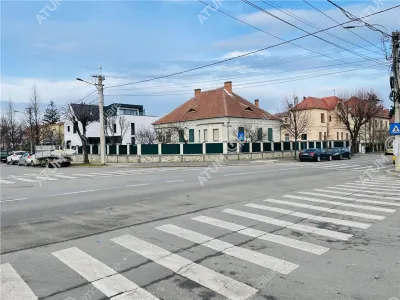 Casa individuala de vanzare in Sibiu 4 camere si 1000 mp teren zona Bulevardul Victoriei - foto 1