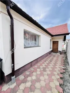 Casa individuala de vanzare cu 4 camere 2 bai deschidere la 2 strazi si teren de 395 mp situata in zona Trei Stejari din Sibiu - foto 23