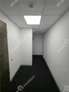 Spatiu comercial generos de inchiriat situat pe Calea Dumbravi in Sibiu - foto 12