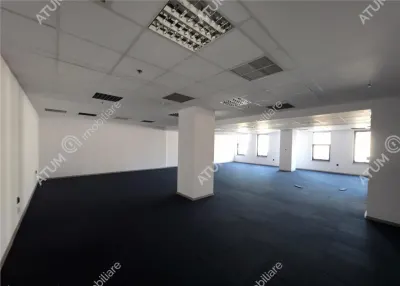Spatiu comercial generos de inchiriat situat pe Calea Dumbravi in Sibiu - foto 8