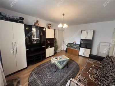 De vanzare apartament cu 3 camere balcon si pivnita situat in zona Vasile Aaron din Sibiu - foto 3