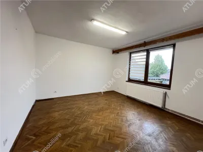 De vanzare casa renovata de 3 camere cu 2 pivnite si teren de  242 mp zona Calea Dumbravii - foto 1