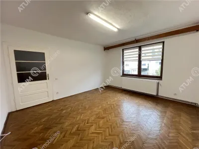 De vanzare casa renovata de 3 camere cu 2 pivnite si teren de  242 mp zona Calea Dumbravii - foto 12