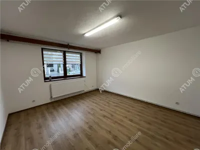 De vanzare casa renovata de 3 camere cu 2 pivnite si teren de  242 mp zona Calea Dumbravii - foto 15