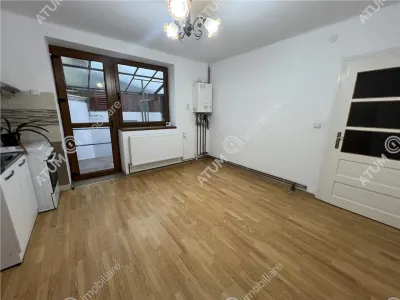 De vanzare casa renovata de 3 camere cu 2 pivnite si teren de  242 mp zona Calea Dumbravii - foto 5