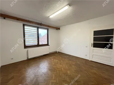 De vanzare casa renovata de 3 camere cu 2 pivnite si teren de  242 mp zona Calea Dumbravii - foto 10
