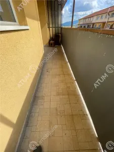 De inchiriat apartament cu 3 camere balcon si loc parcare in zona Ciresica din Sibiu - foto 13