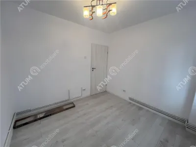 De vanzare apartament complet renovat cu 2 camere decomandate si balcon zona Rahovei Sibiu - foto 3