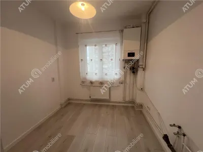 De vanzare apartament complet renovat cu 2 camere decomandate si balcon zona Rahovei Sibiu - foto 4