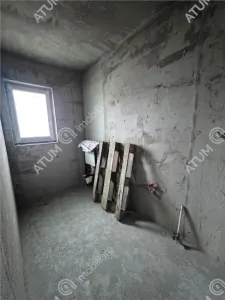 Casa individuala cu 4 camere si curte libera 340 de mp in orasul Cisnadie din Sibiu - foto 14