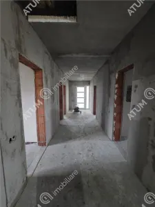 Casa individuala cu 4 camere si curte libera 340 de mp in orasul Cisnadie din Sibiu - foto 6