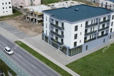 Apartament cu 3 camere la cheie balcon parcare amplasat la etajul 2 in Selimbar zona Pictor Brana - foto 1