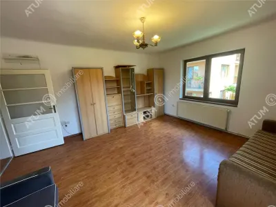 De inchiriat apartament cu 3 camere decomandate si curte comuna situat la etajul 1 al unei case din zona Tiglari Sibiu - foto 2