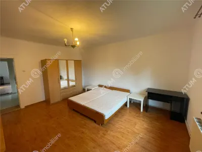 De inchiriat apartament cu 3 camere decomandate si curte comuna situat la etajul 1 al unei case din zona Tiglari Sibiu - foto 6
