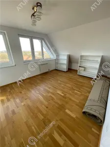 De inchiriat casa cu 8 camere si curte de 800 mp in zona Calea Poplacii din Sibiu - foto 13