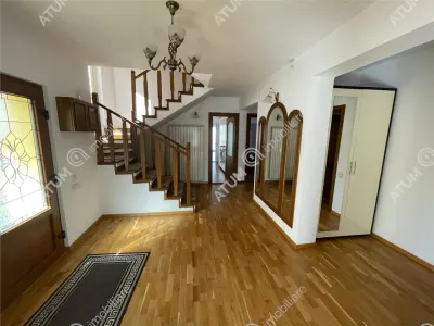 De inchiriat casa cu 8 camere si curte de 800 mp in zona Calea Poplacii din Sibiu - foto 15