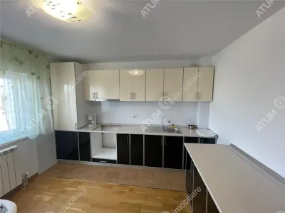 De inchiriat casa cu 8 camere si curte de 800 mp in zona Calea Poplacii din Sibiu - foto 17
