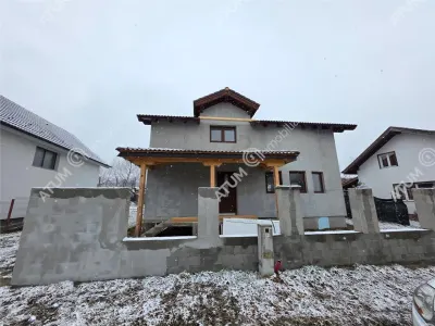 Casa cu 5 camere decomandate pe teren de 390 mp de vanzare in orasul Cisnadie judet Sibiu - foto 1