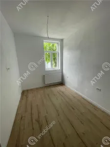 De vanzare apartament cu 2 camere pivnita si curte comuna in zona Piata Cluj din Sibiu - foto 4