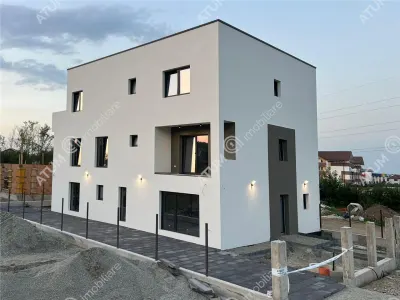 De vanzare penthouse cu 3 camere decoamndate si doua terase zona Arhitectilor Sibiu - foto 14
