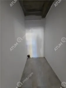 De inchiriat spatiu comercial cu vad stradal si 3 locuri de parcare in zona Brana Selimbar - foto 8