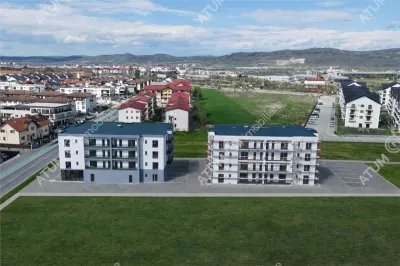 Apartament de vanzare la cheie cu 3 camere decomandate la etajul 2 in Selimbar zona Pictor Brana - foto 2