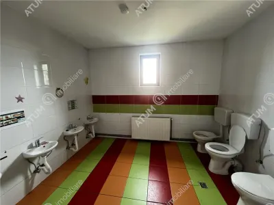 De inchiriat spatiu comercial/casa individuala cu 10 camere si teren de 600 mp in zona Piata Cluj din Sibiu - foto 11